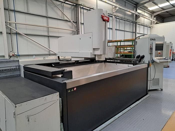 ONA QX8 B1 L-maskinen framifrån