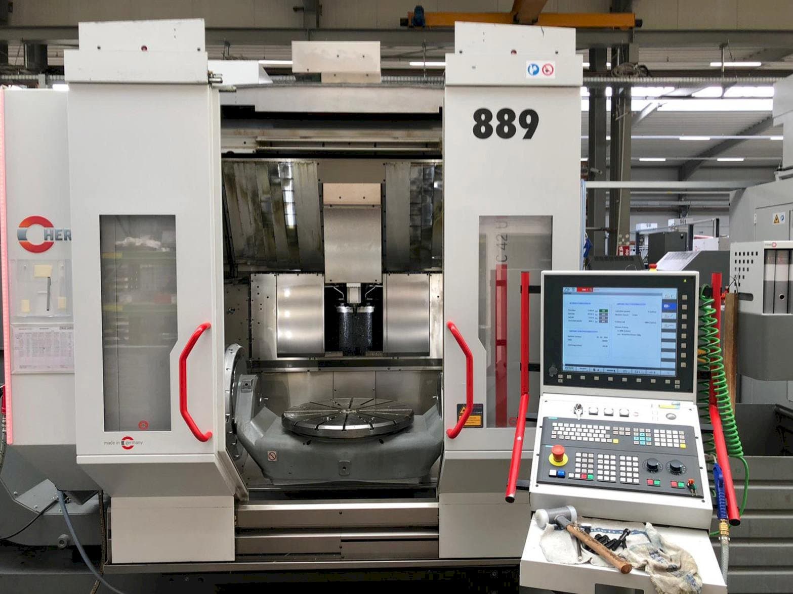 HERMLE C42U MT-maskinen framifrån