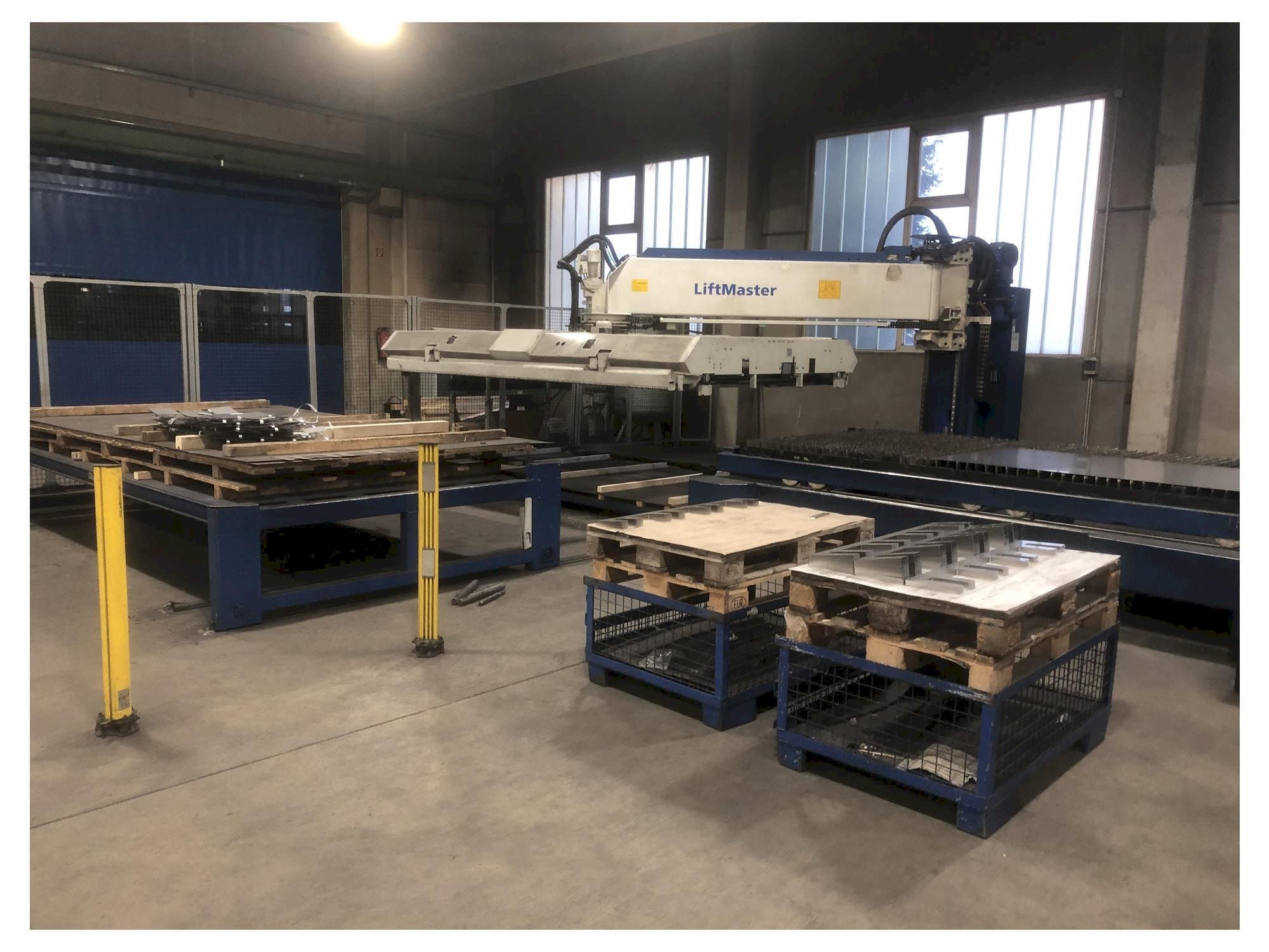 TRUMPF TruLaser 5040 + Liftmaster-maskinen framifrån