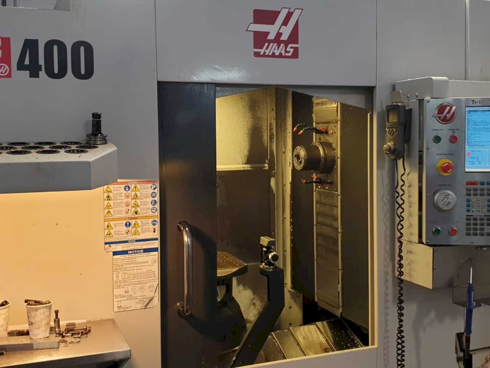 HAAS EC400-maskinen framifrån