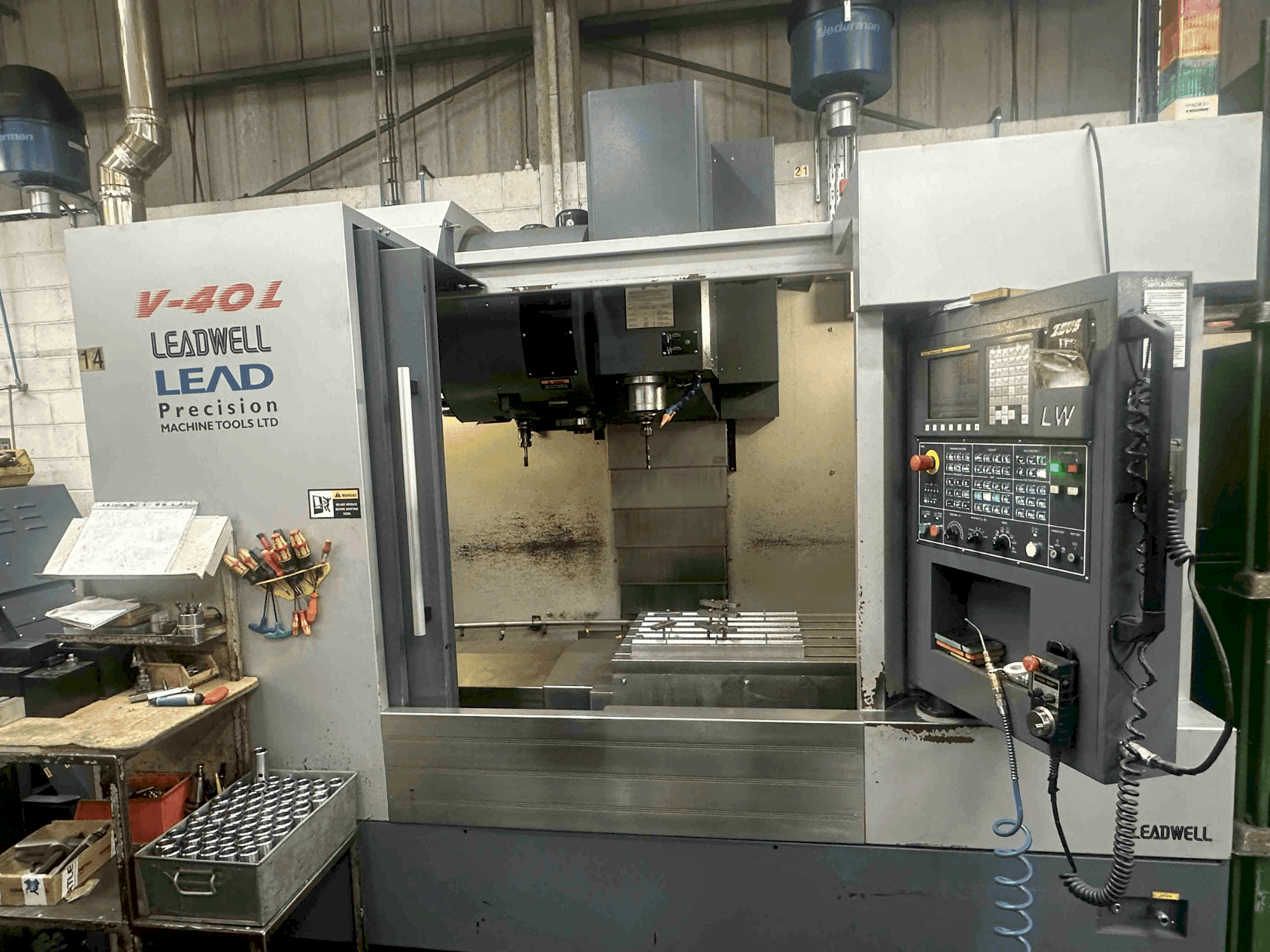 Leadwell V-40L-maskinen framifrån
