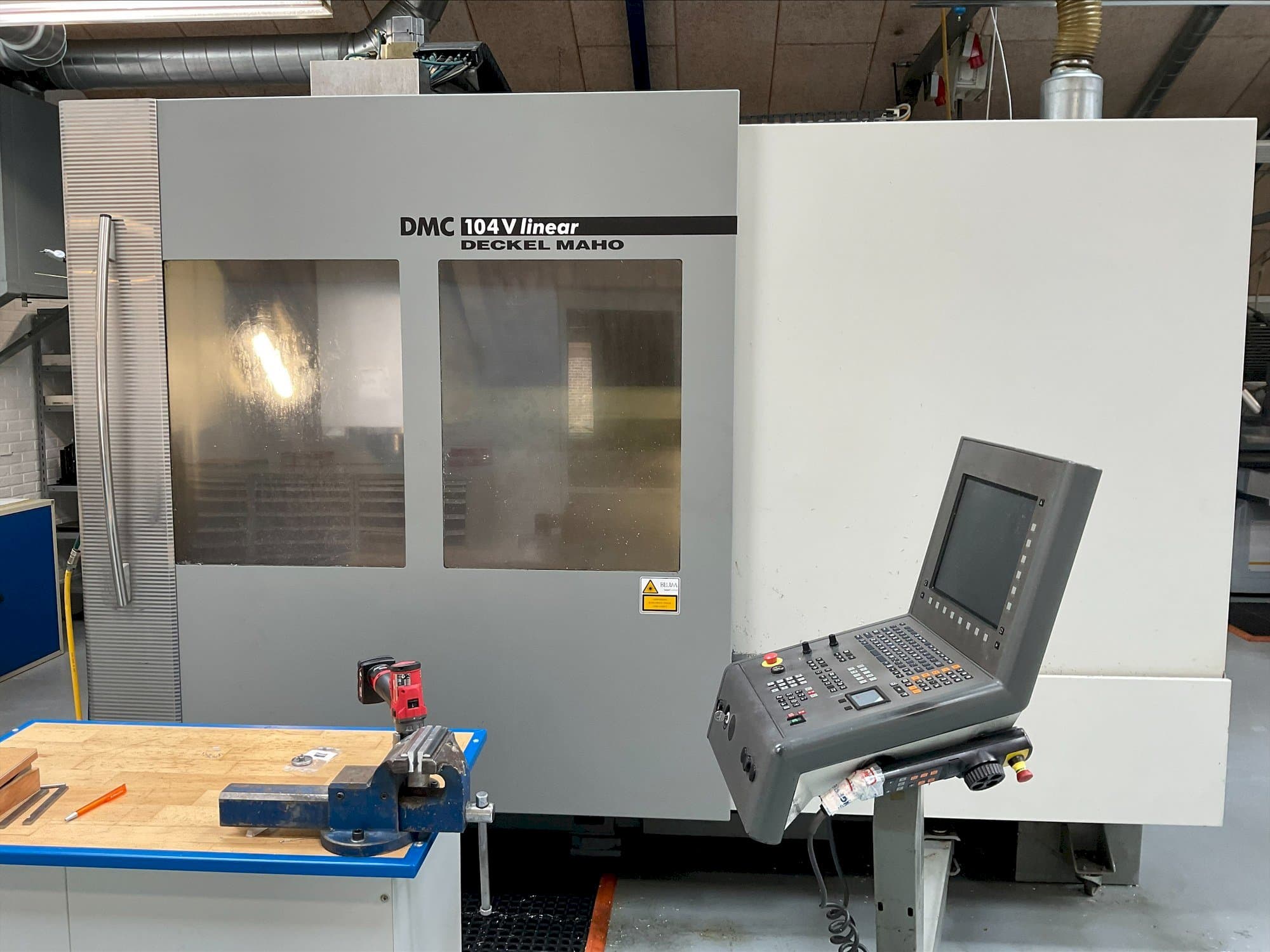 DMG MORI DMC 104V linear-maskinen framifrån