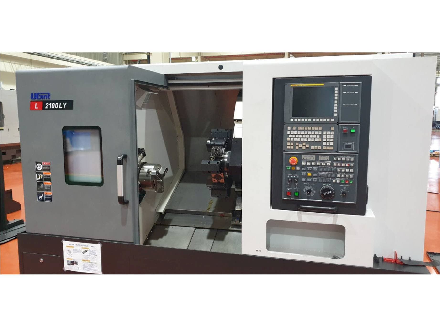 UGINT L2100LY-maskinen framifrån