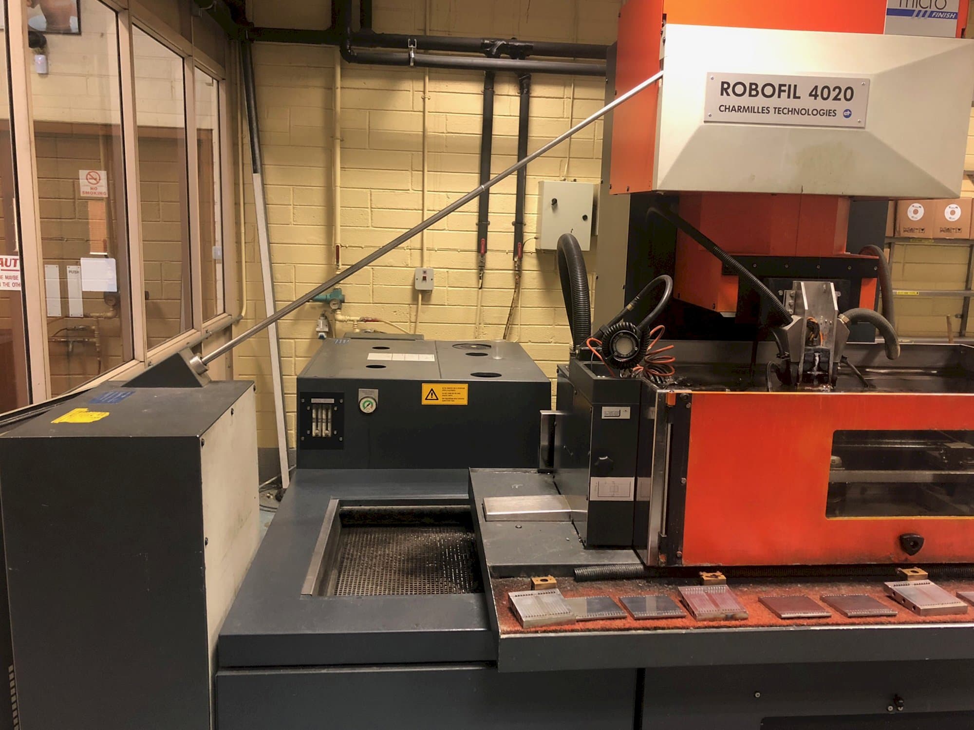 CHARMILLES-maskinen framifrånROBOFIL 4020