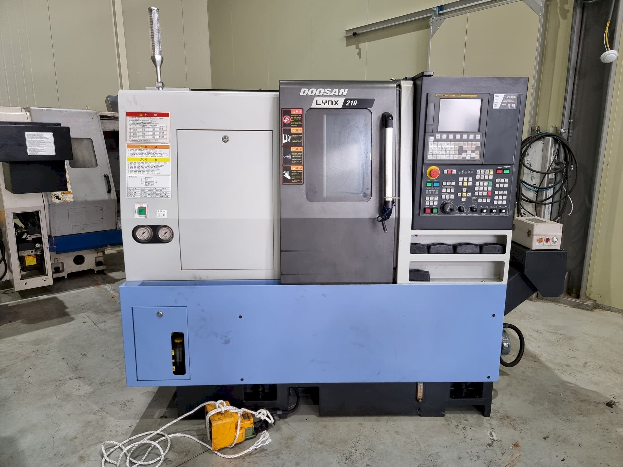 Doosan LYNX 210-maskinen framifrån