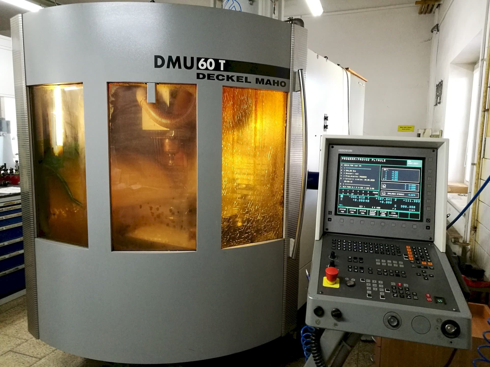 DECKEL MAHO DMU 60T-maskinen framifrån