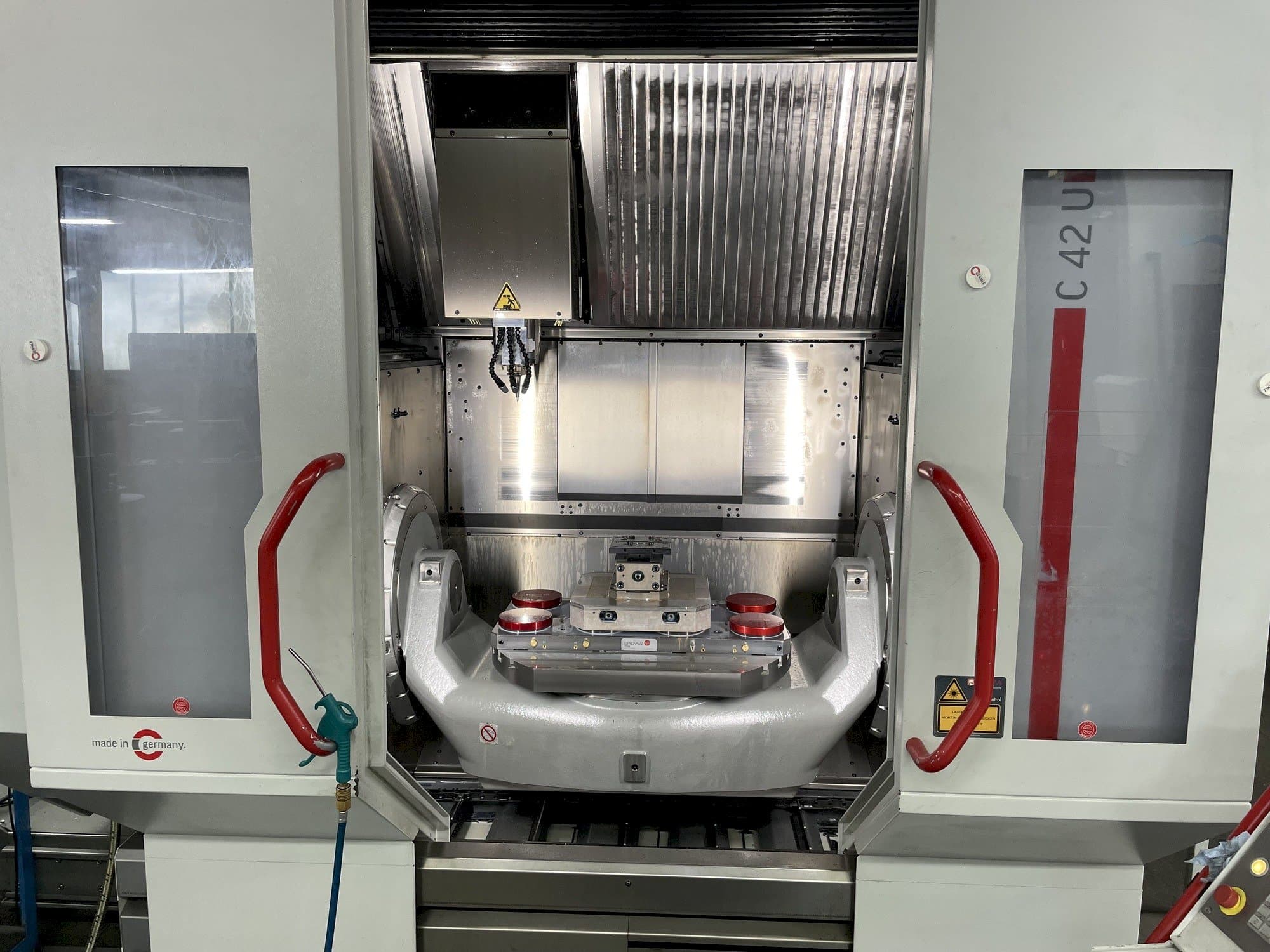 HERMLE C 42 U-maskinen framifrån