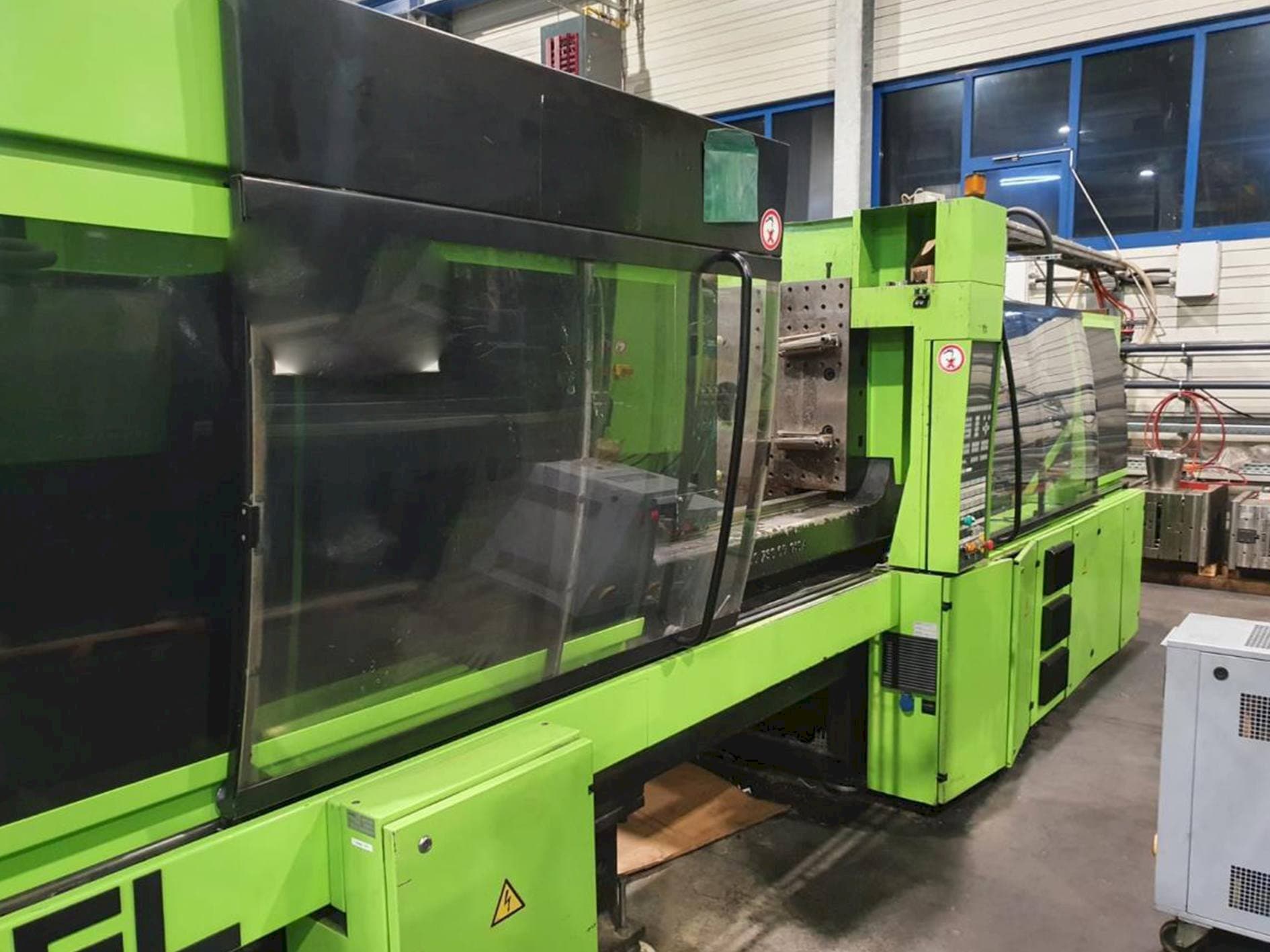 ENGEL Es 1350/250 Hl-maskinen framifrån