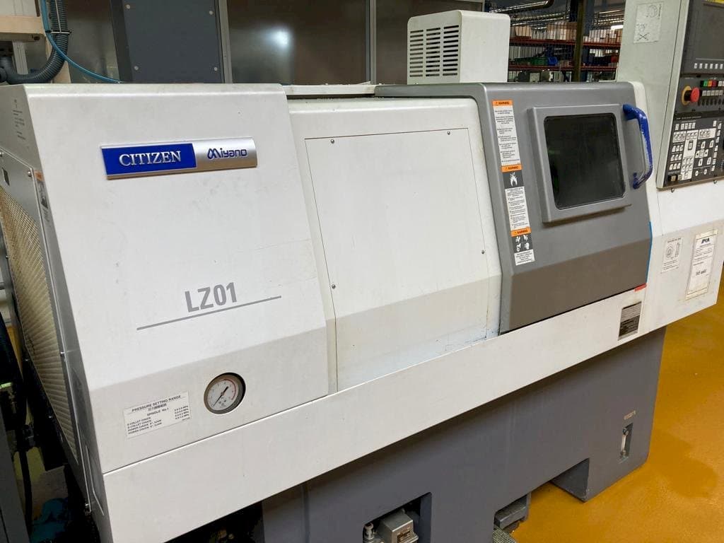 Miyano LZ-01RY2-maskinen framifrån