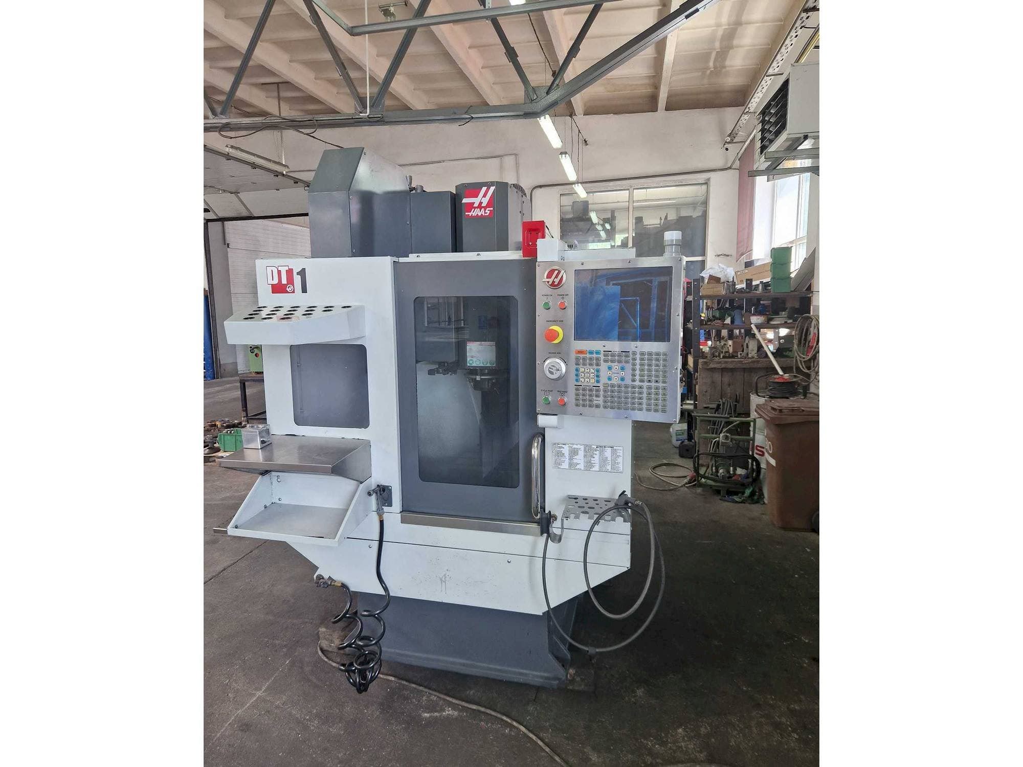 HAAS DT-1-maskinen framifrån