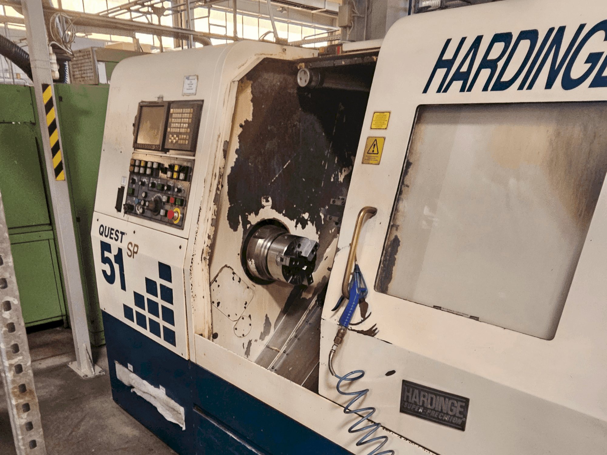 HARDINGE Quest 51 SP-maskinen framifrån
