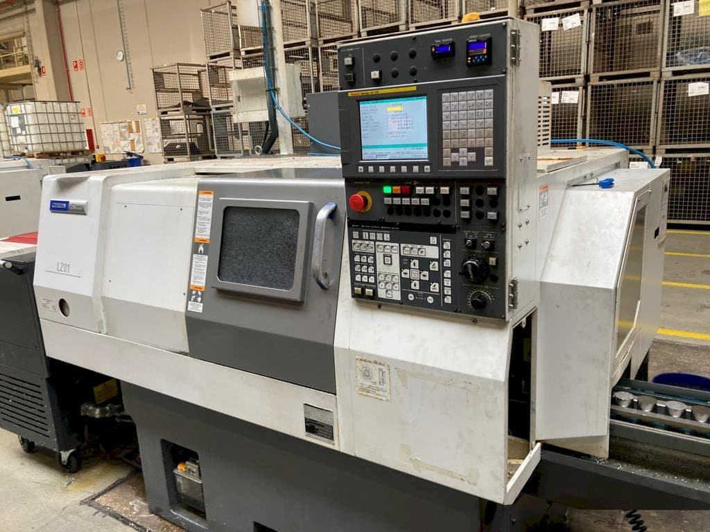 Miyano LZ-01RY2-maskinen framifrån