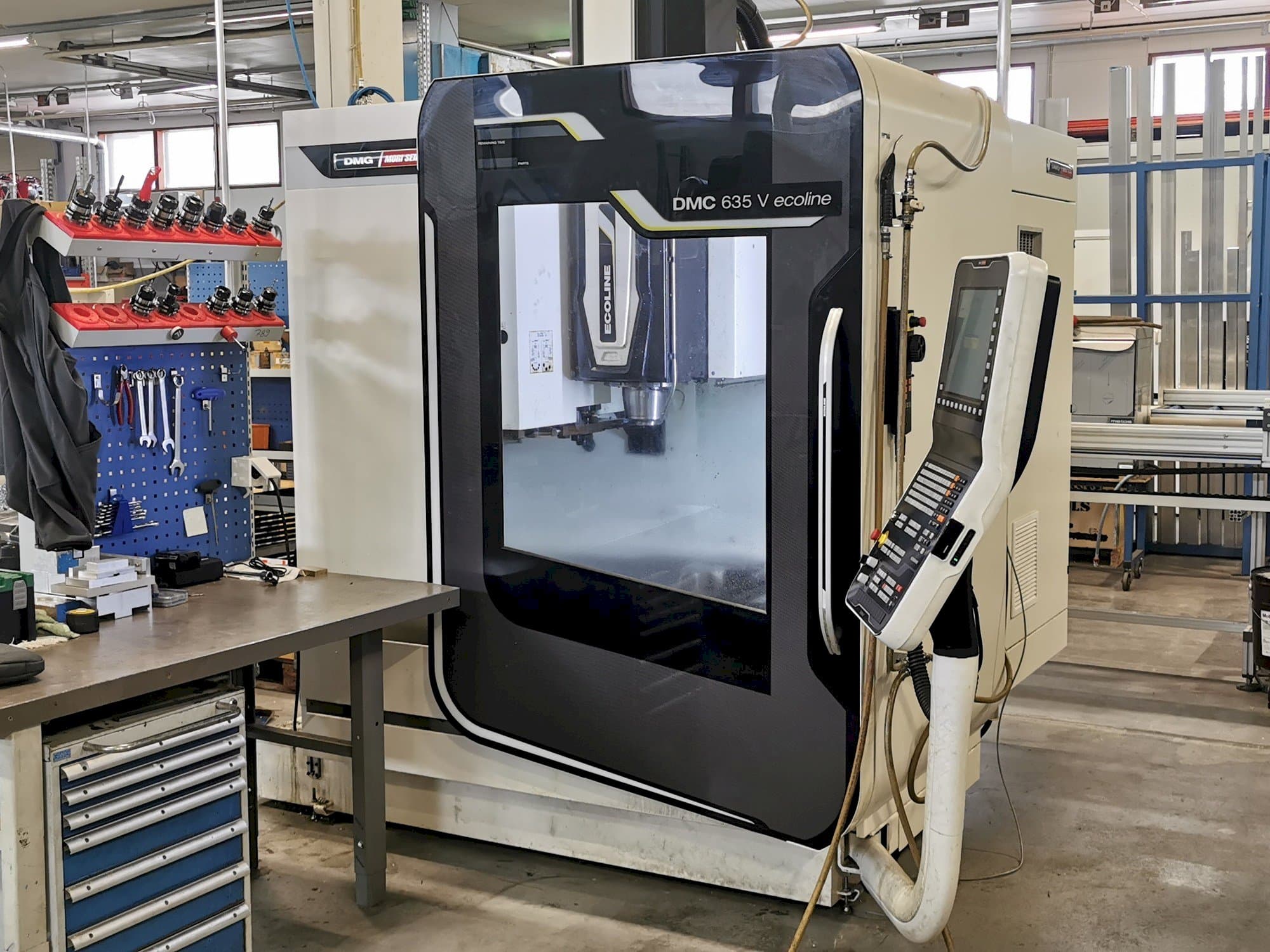 DMG Mori Seiki DMC 635 V Ecoline-maskinen framifrån