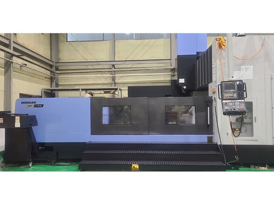 Doosan BM 2740M-maskinen framifrån