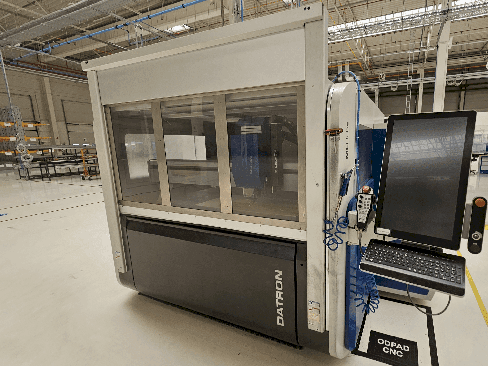 Datron MLCube B LS-maskinen framifrån