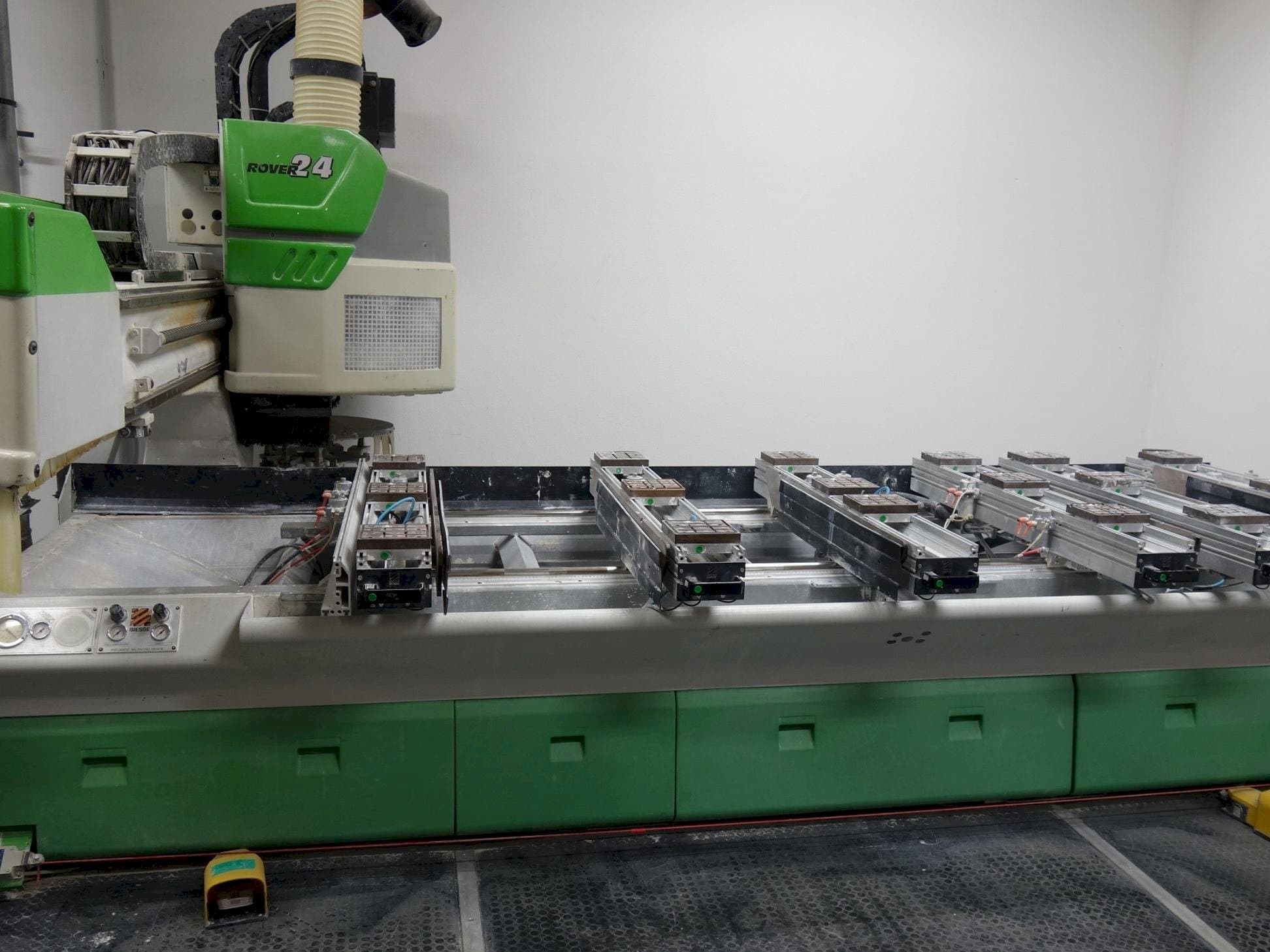 BIESSE Rover 24 S-maskinen framifrån