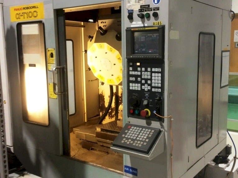 FANUC RoboDrill Q-T10C-maskinen framifrån