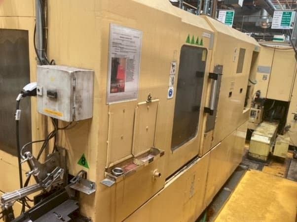 TAJMAC-ZPS SAL 100/4-maskinen sedd från vänster sida