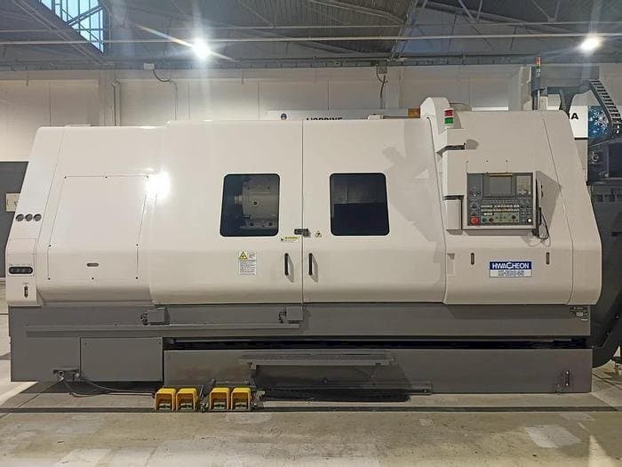 HWACHEON HI-ECO 45-maskinen framifrån