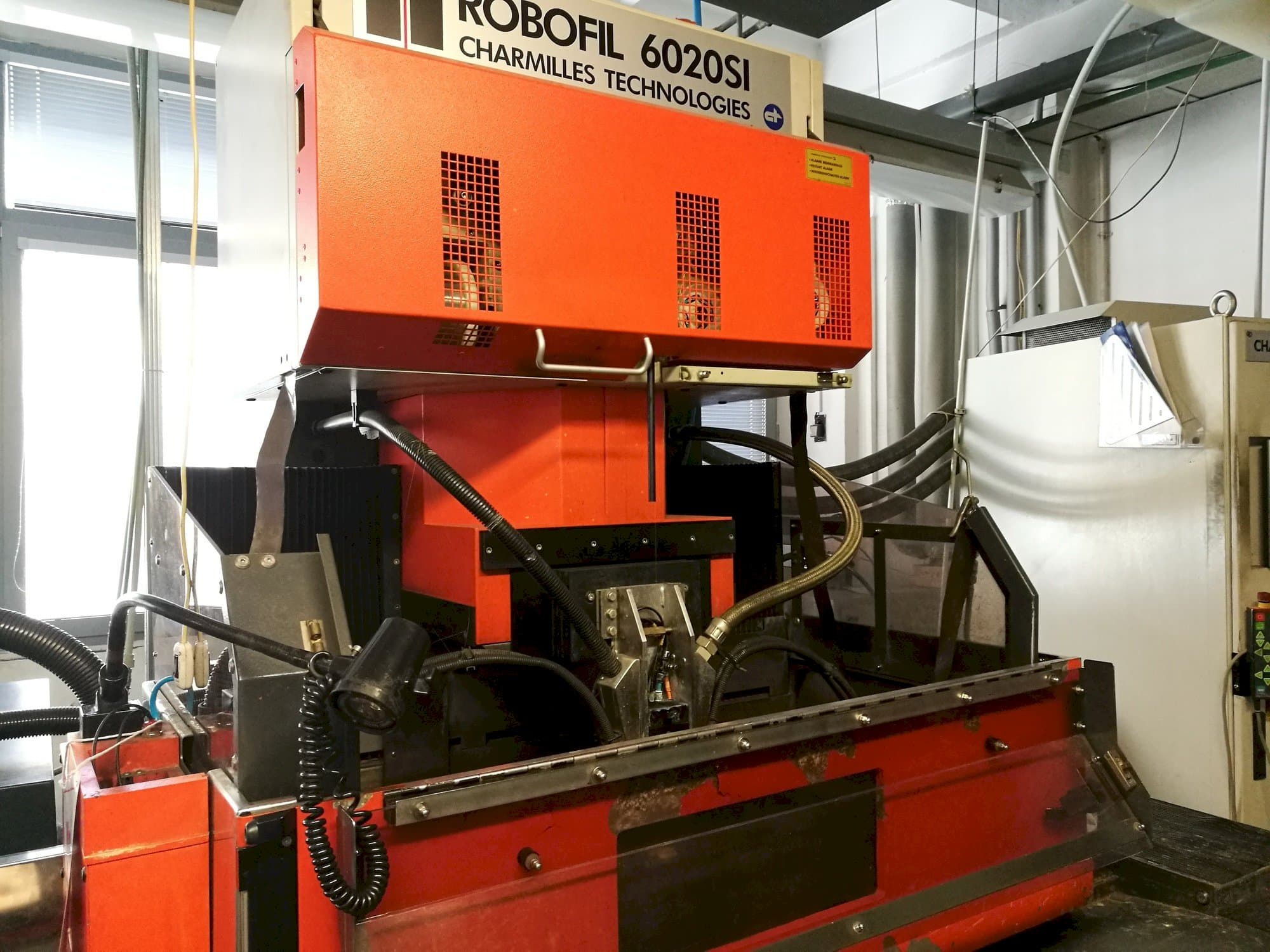 CHARMILLES Robofil 6020 SI-maskinen framifrån