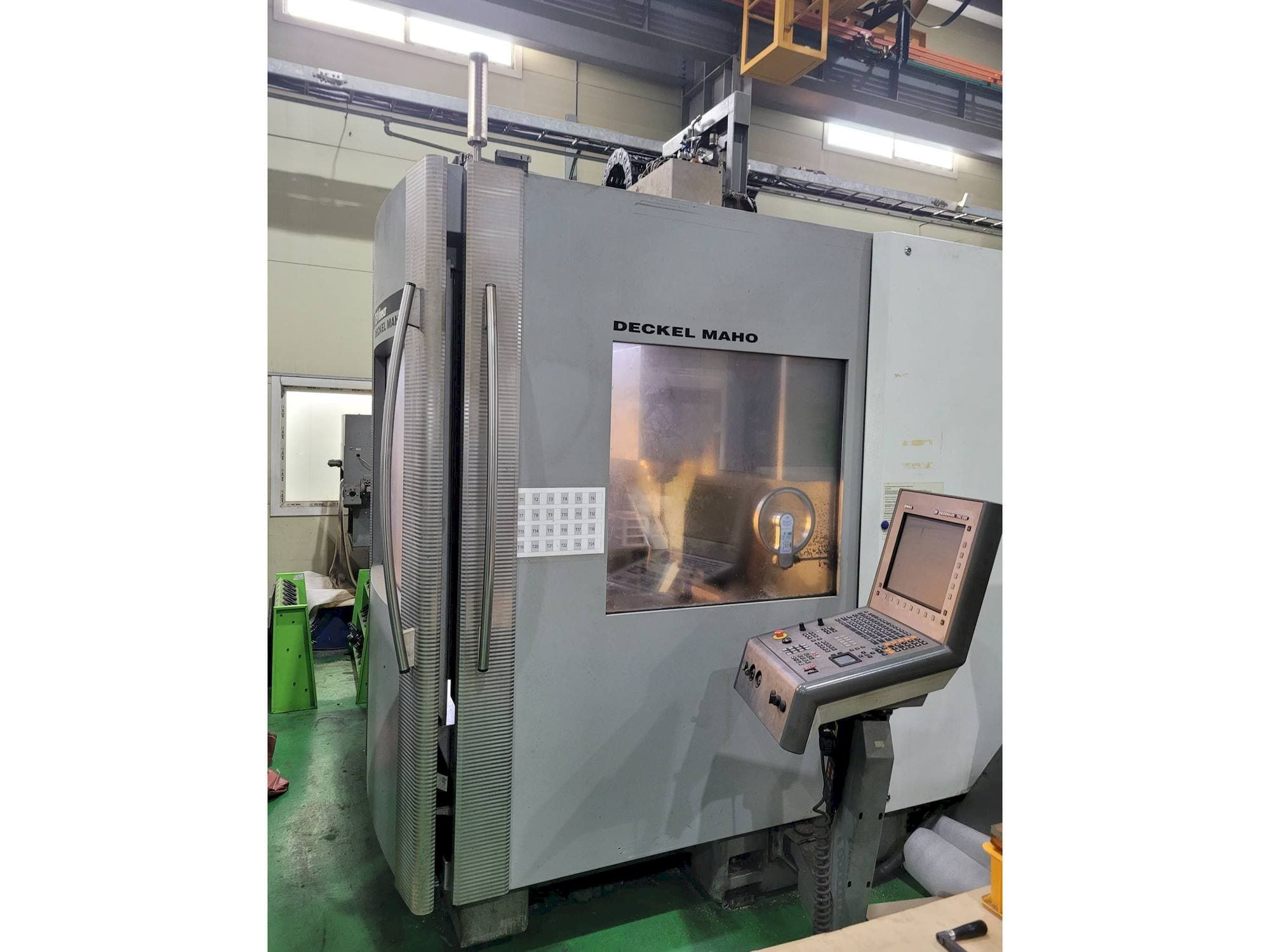 DECKEL MAHO DMC 75 Linear-maskinen framifrån