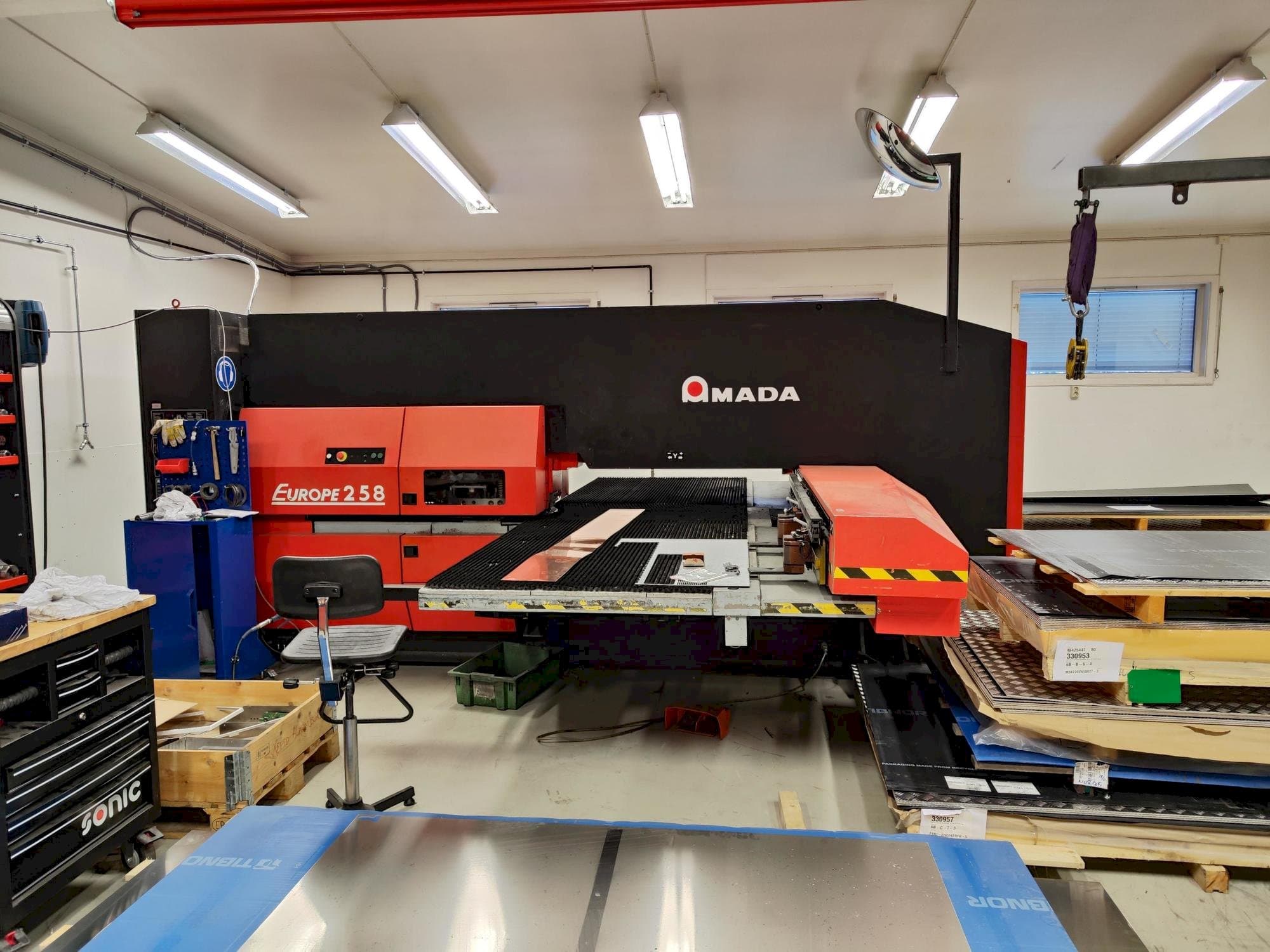AMADA EUROPE 258-maskinen framifrån