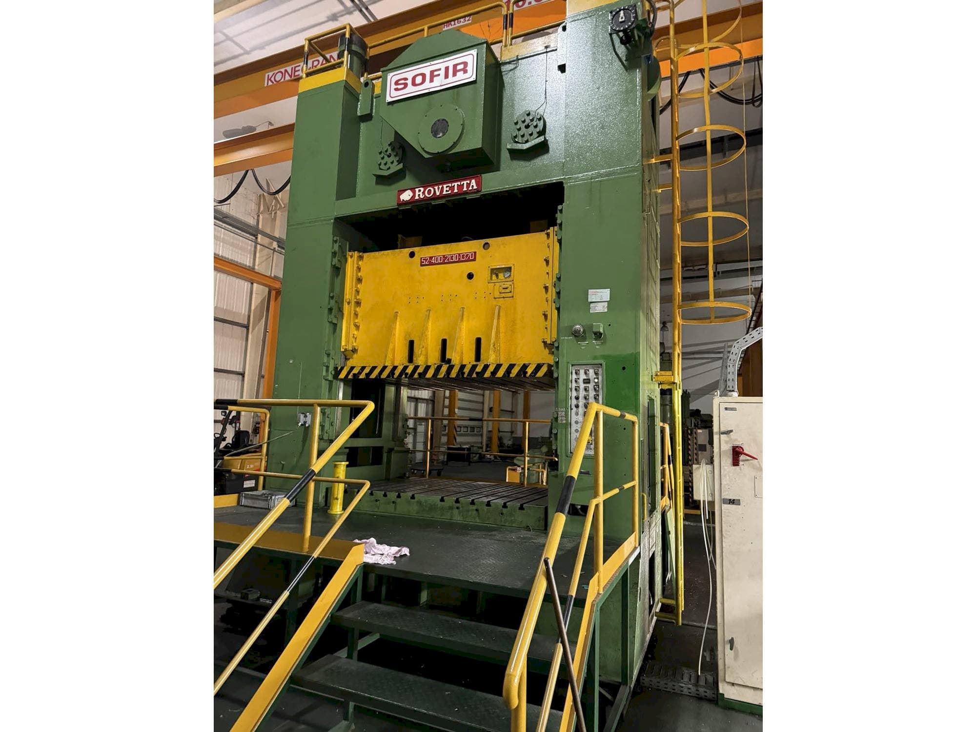 ROVETTA 400t-maskinen framifrån