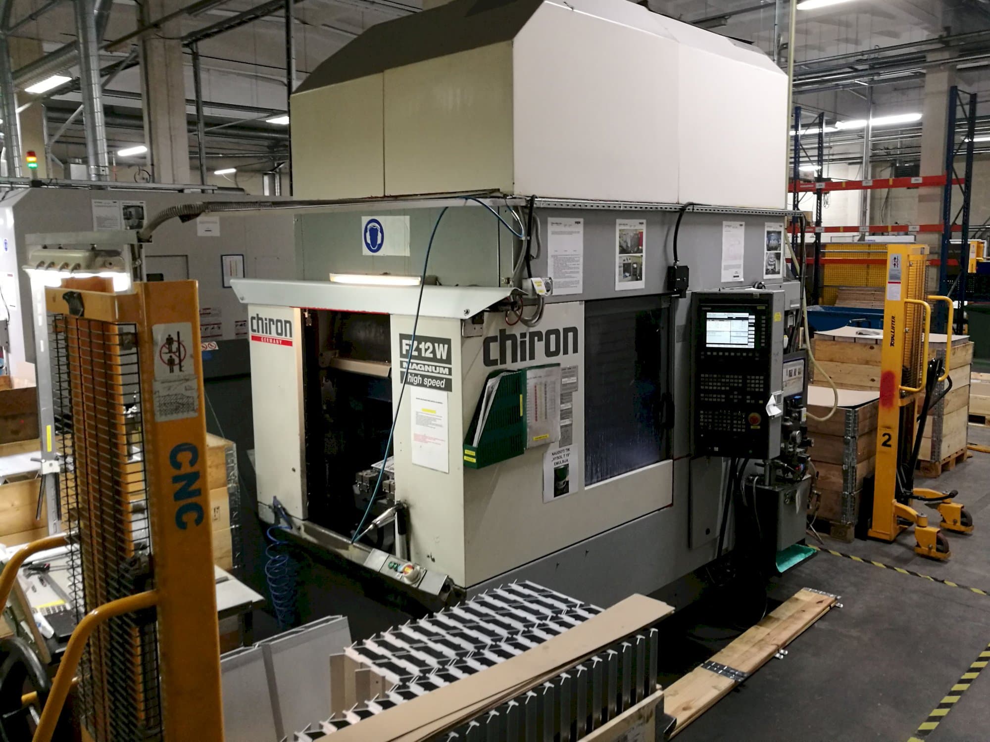 Chiron-maskinen sedd från vänsterFZ 12 W