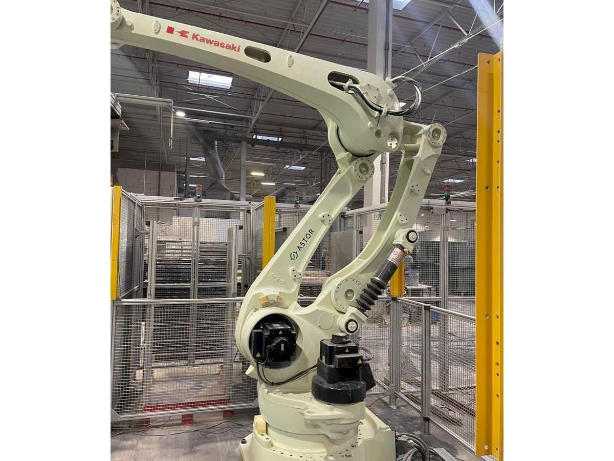 Kawasaki 3CP180L-AC03-maskinen framifrån