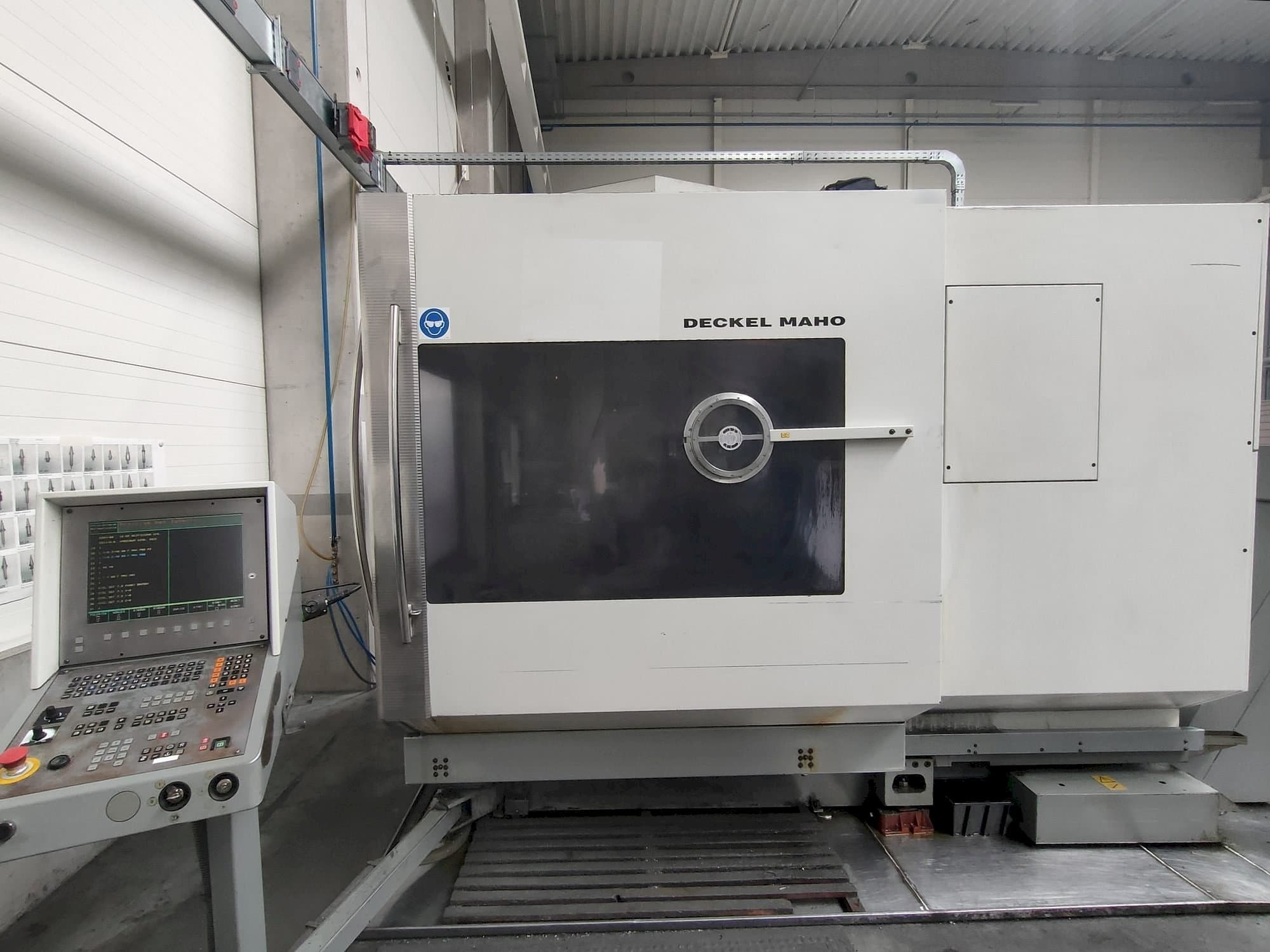 DECKEL MAHO DMU 60P-maskinen framifrån