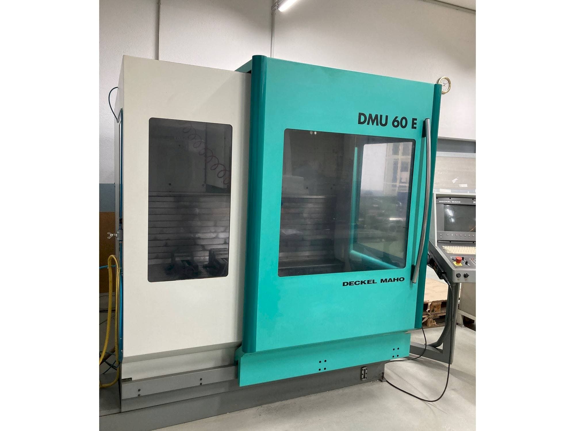 DECKEL MAHO DMU 60 E-maskinen framifrån