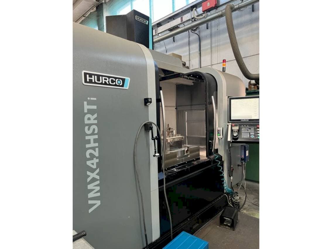 Hurco VMX42HSRTi-maskinen sedd från vänster sida