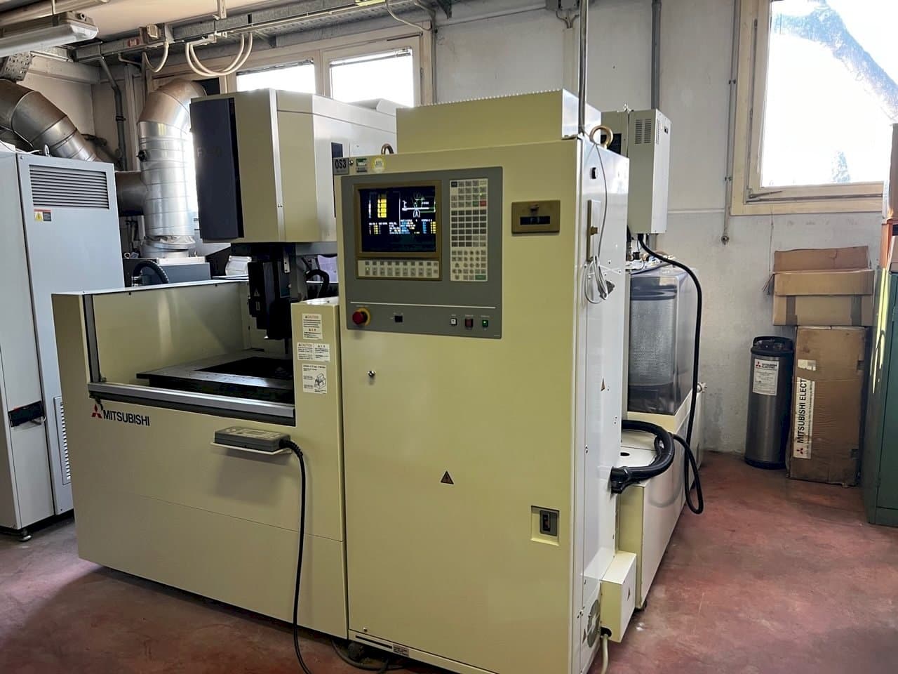 Mitsubishi fx 20-maskinen framifrån