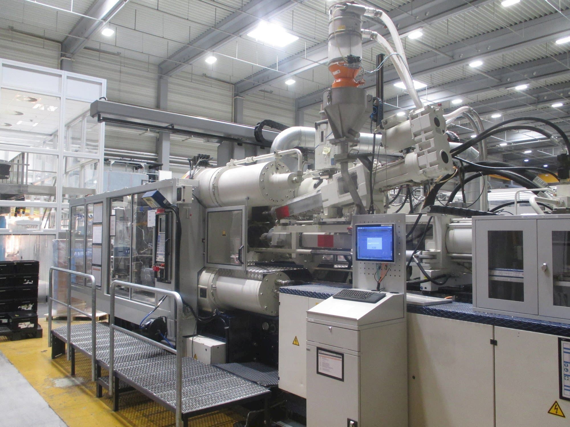 Krauss Maffei 575-1900-520-C2-maskinen framifrån