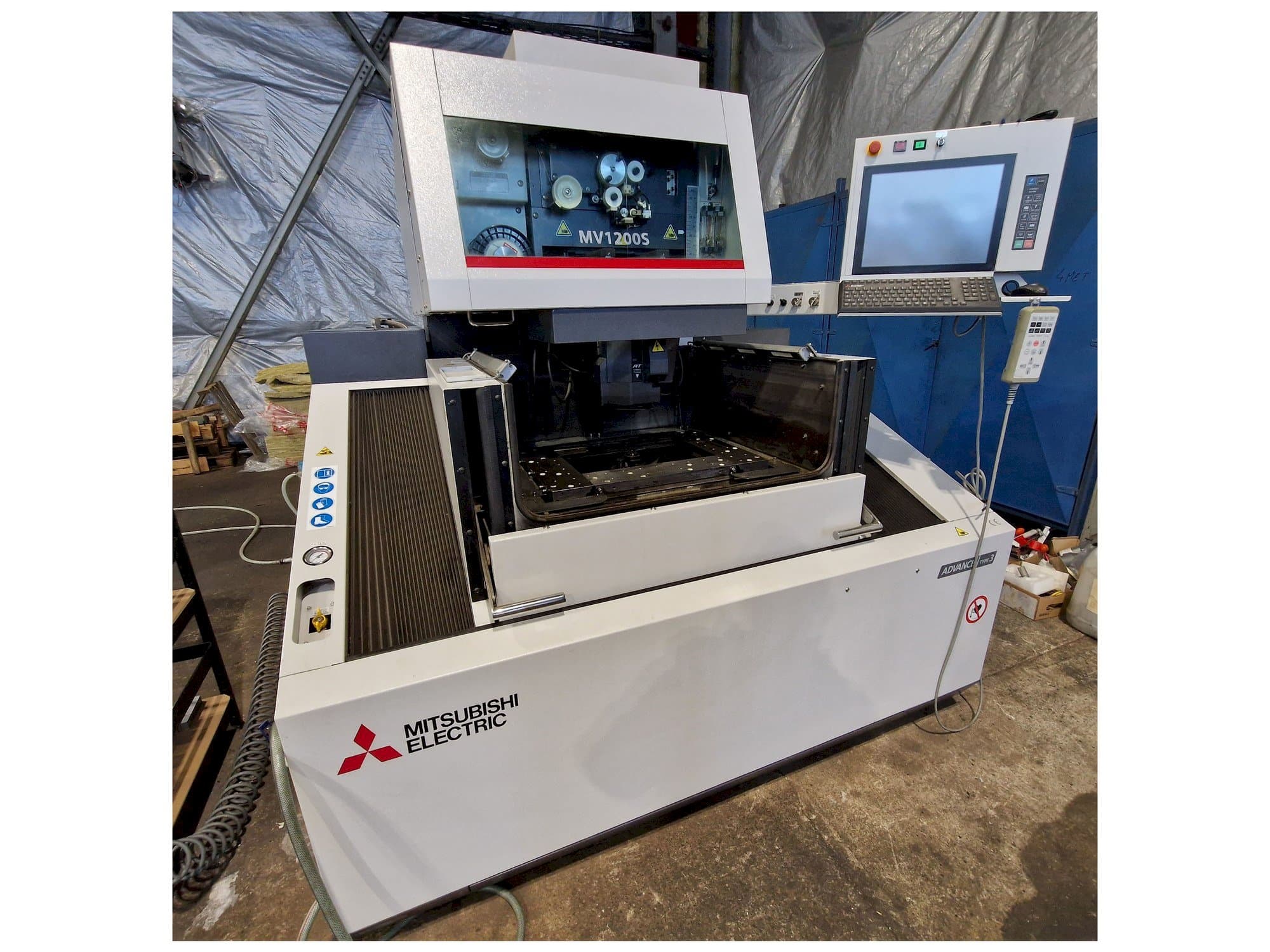 Mitsubishi MV1200S-maskinen framifrån