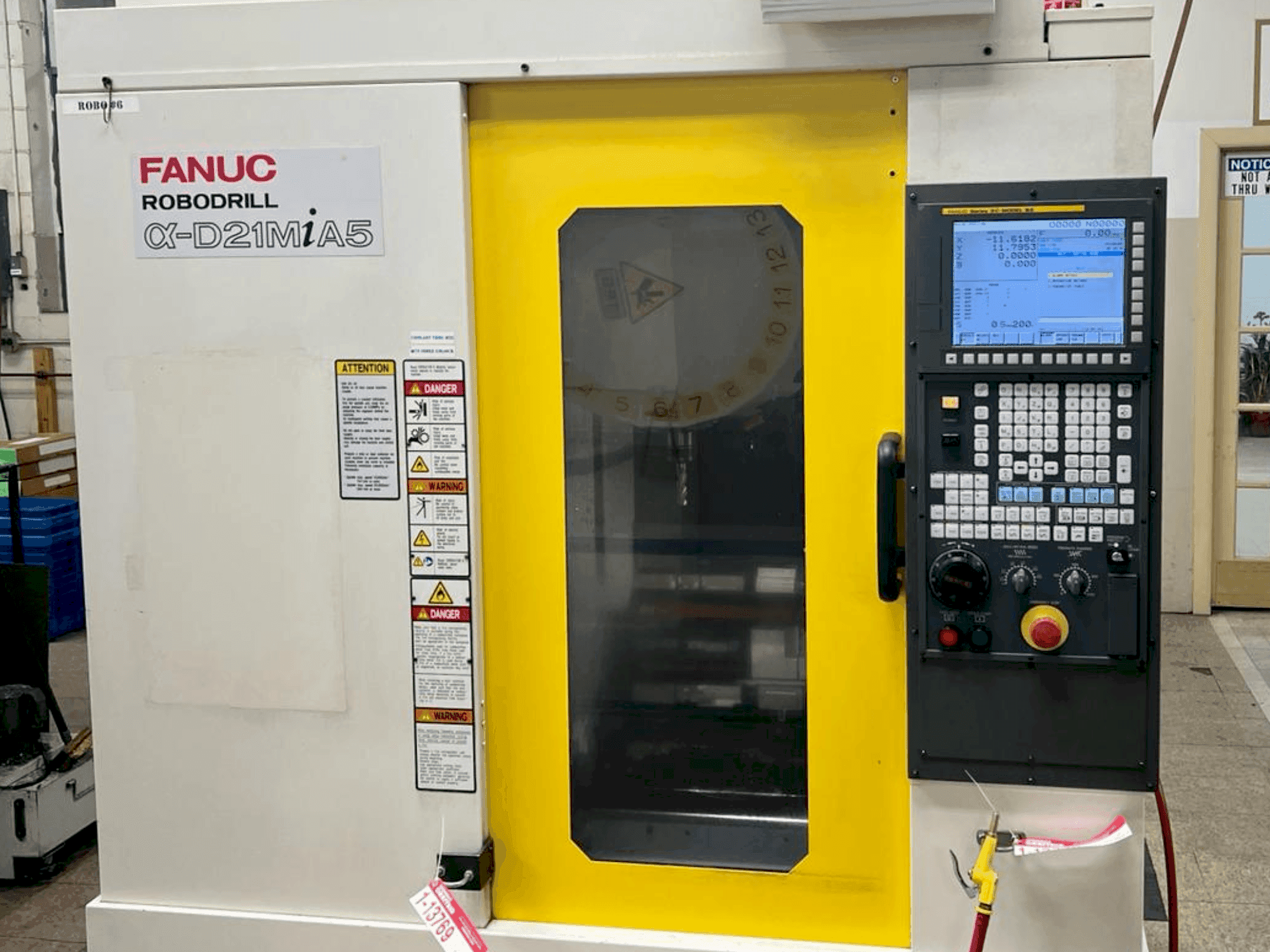 FANUC Robodrill D21MiA5-maskinen framifrån