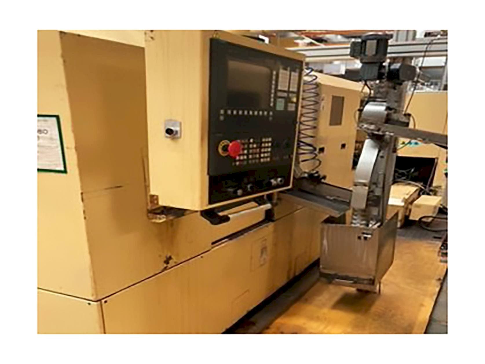 TAJMAC-ZPS SAL 100/4-maskinen sedd från vänster sida