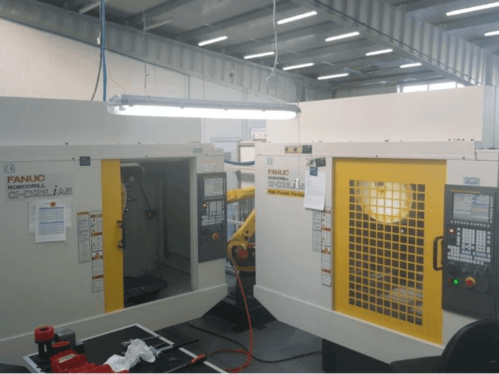 FANUC RoboDrills D21LiA5 + M20iA/M35-maskinen framifrån