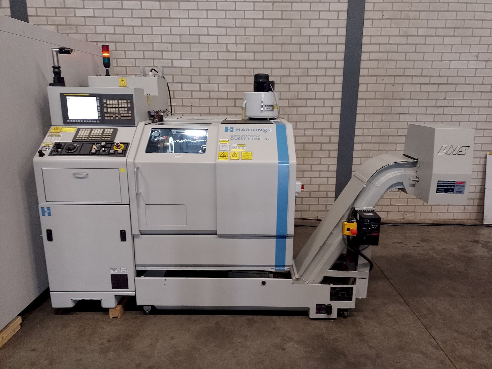 HARDINGE Quest chnc 42-maskinen framifrån