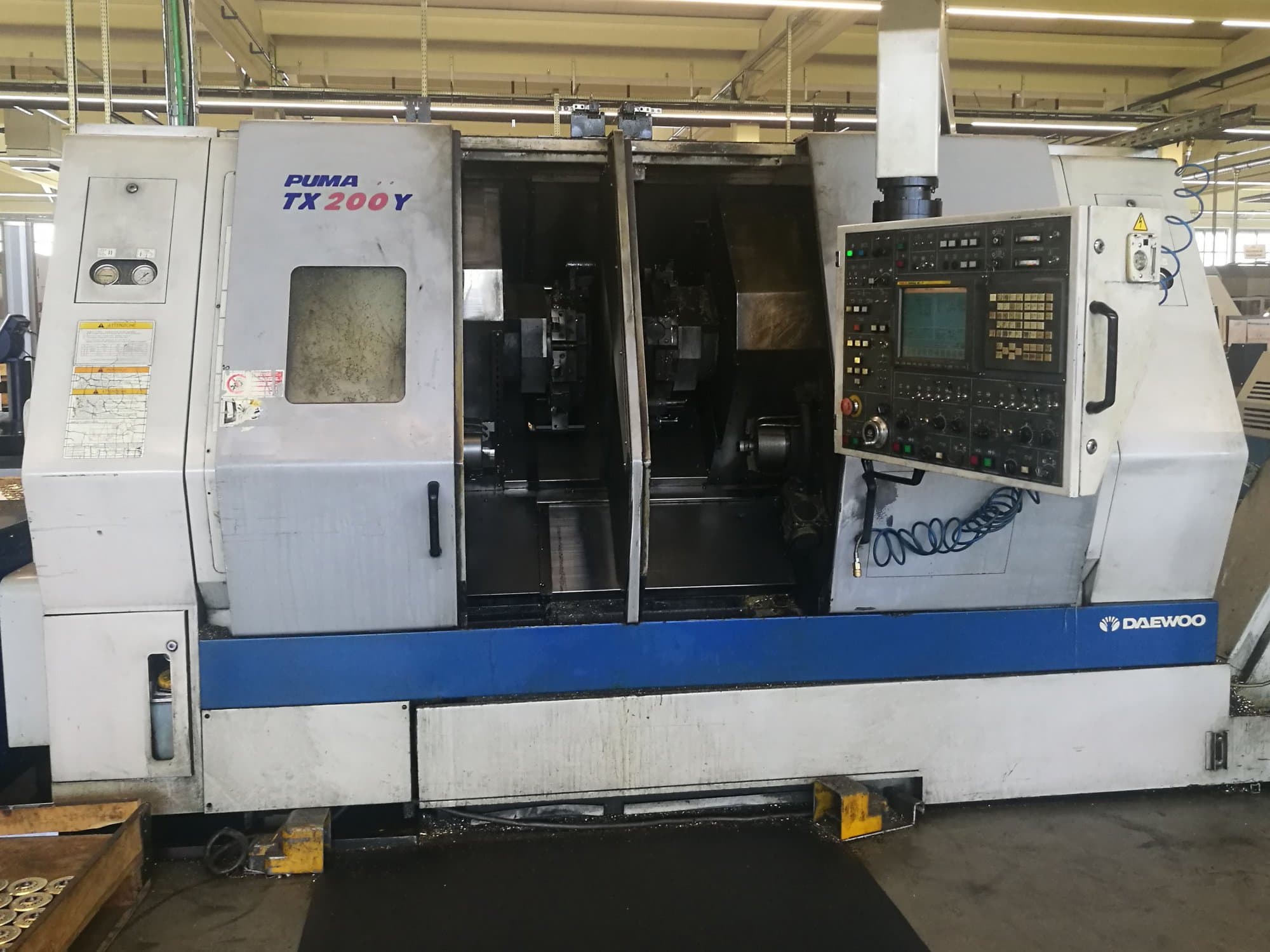 DAEWOO-maskinen framifrånPUMA TX20Y