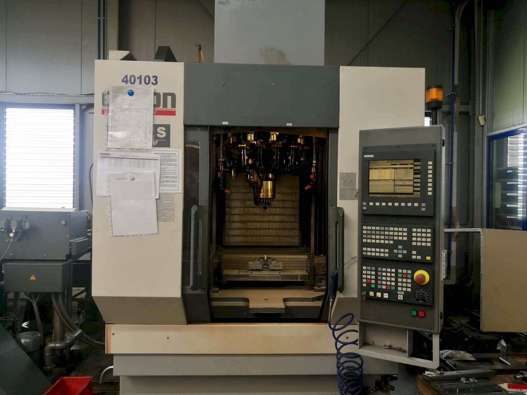 CHIRON FZ12S-maskinen framifrån