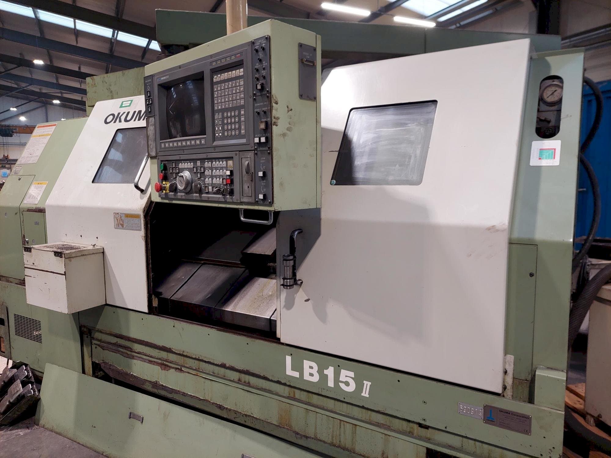 Okuma LB15-maskinen framifrån