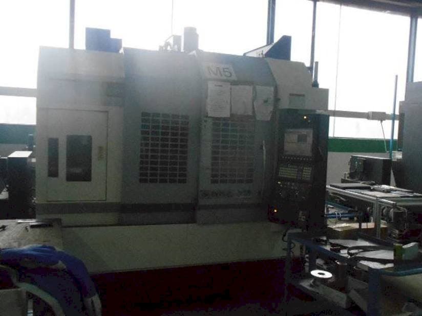 Okuma GENOS M560R-V-maskinen framifrån