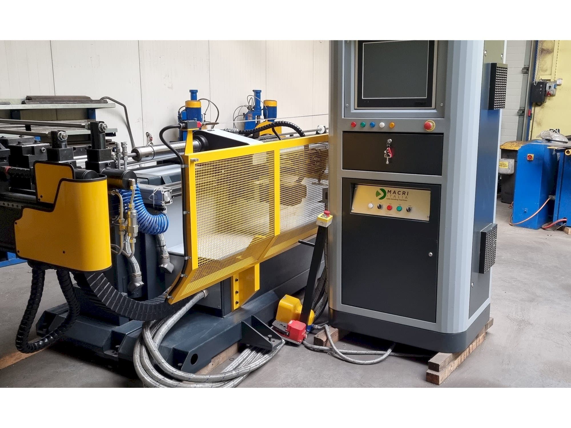 MACRI ITALIA PROVAR 6-45 U-D-maskinen framifrån