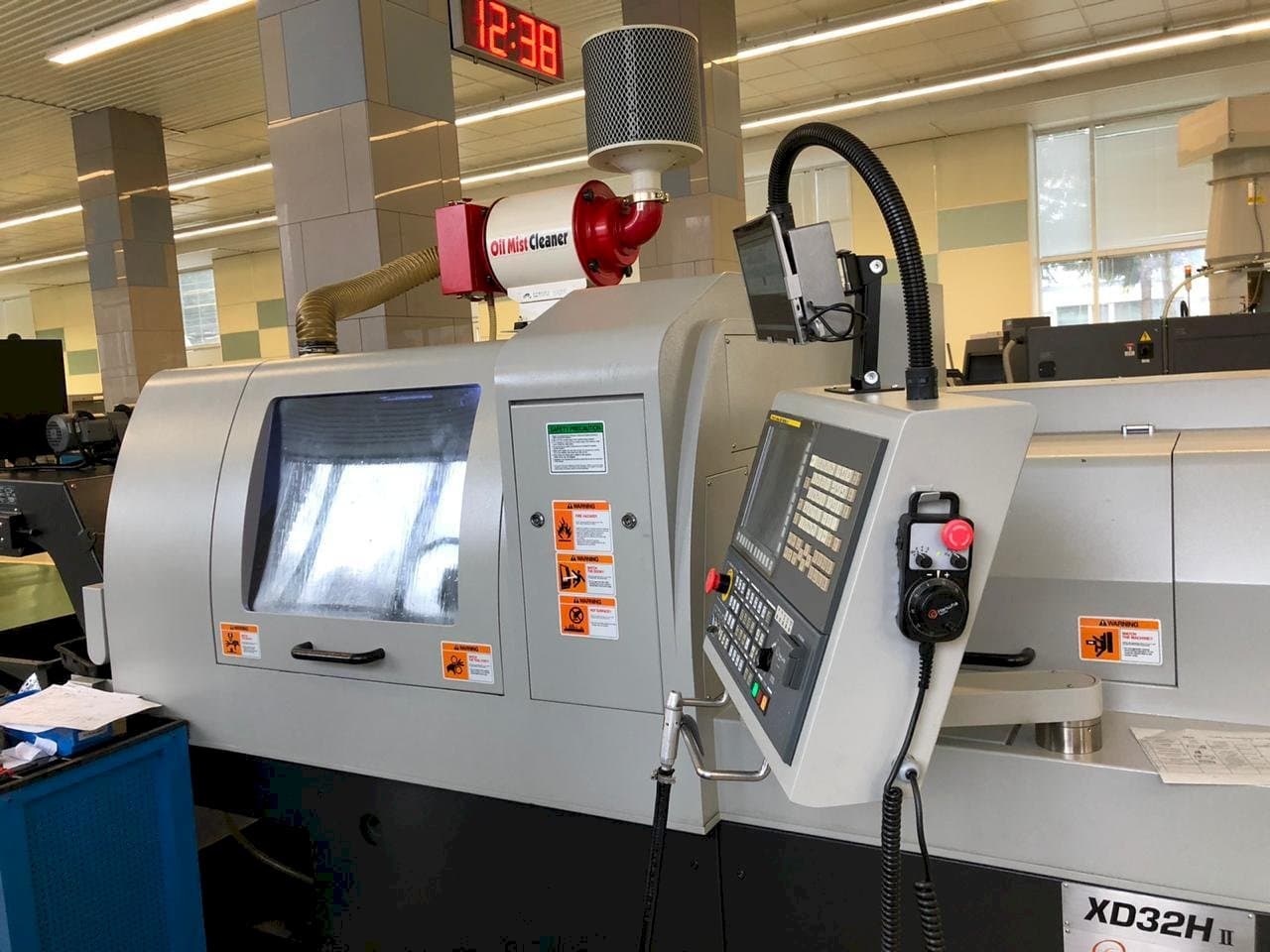 Hanwha XD32H II-maskinen framifrån