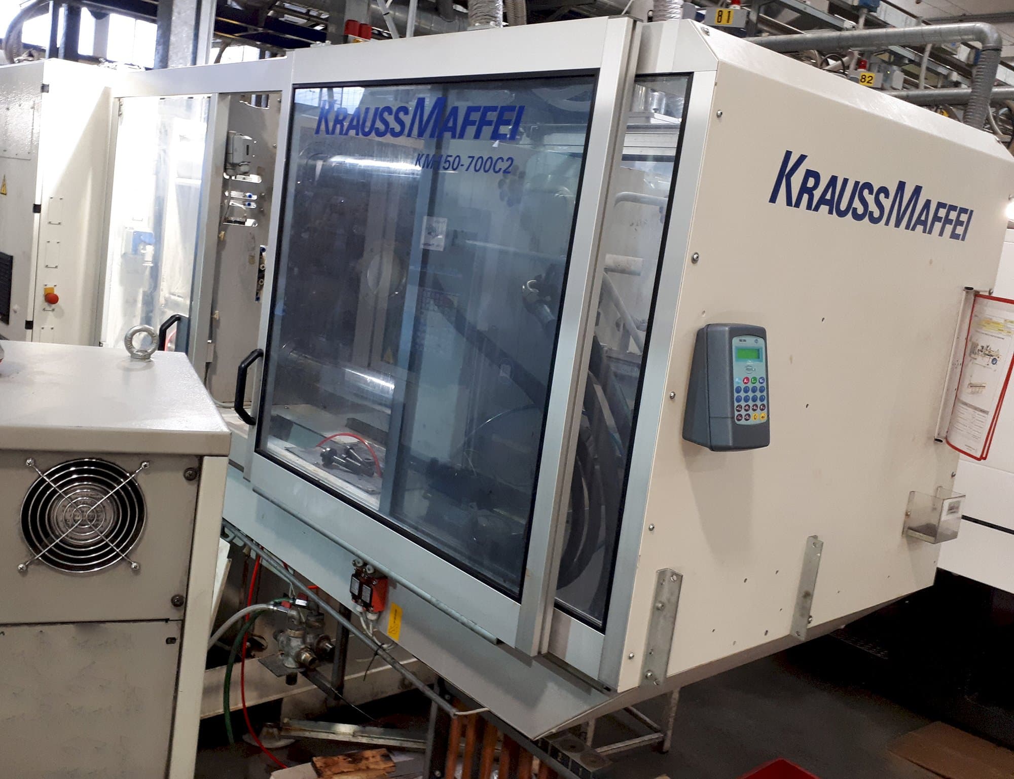 Krauss Maffei-maskinen sedd från högerC2 150-700