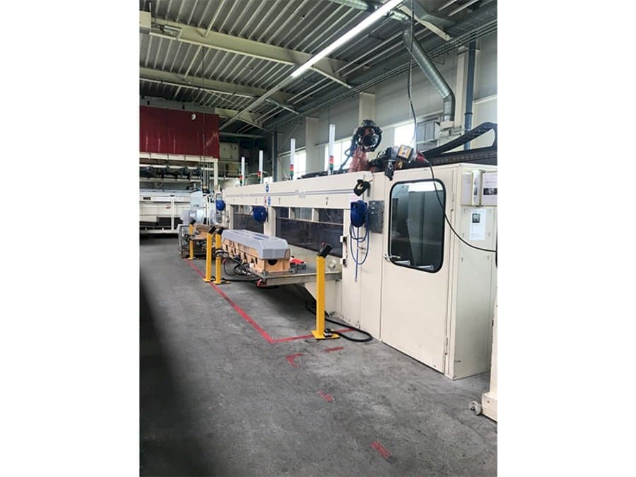 MAKA MROB 60 Jet-maskinen sedd från höger sida