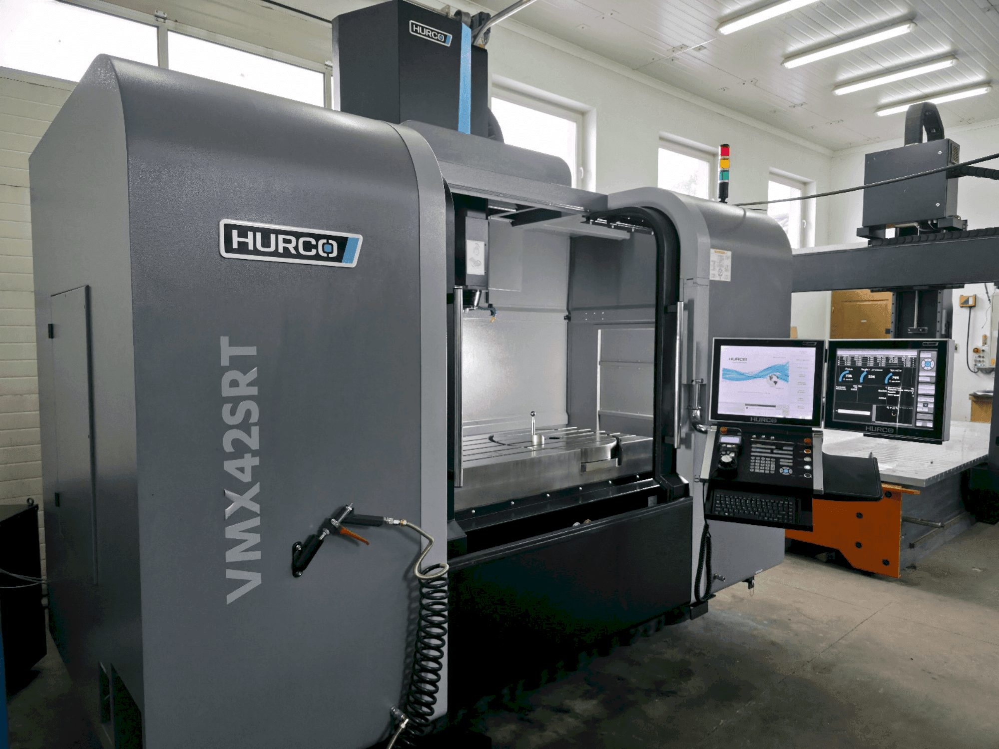 Hurco VMX 42SRTi-maskinen framifrån