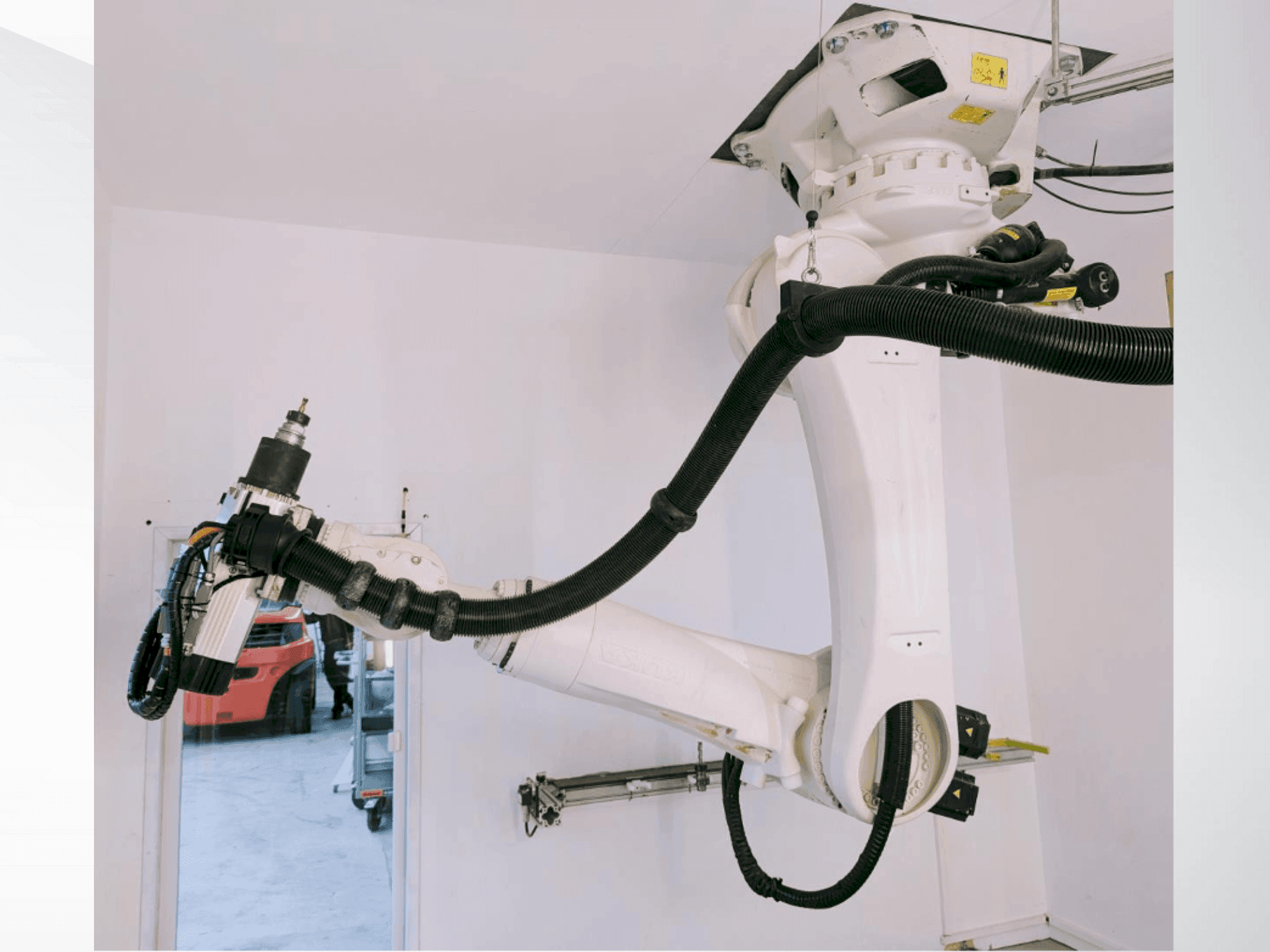 KUKA KR 270 R2700 C ultra + Absolute measurement-maskinen framifrån