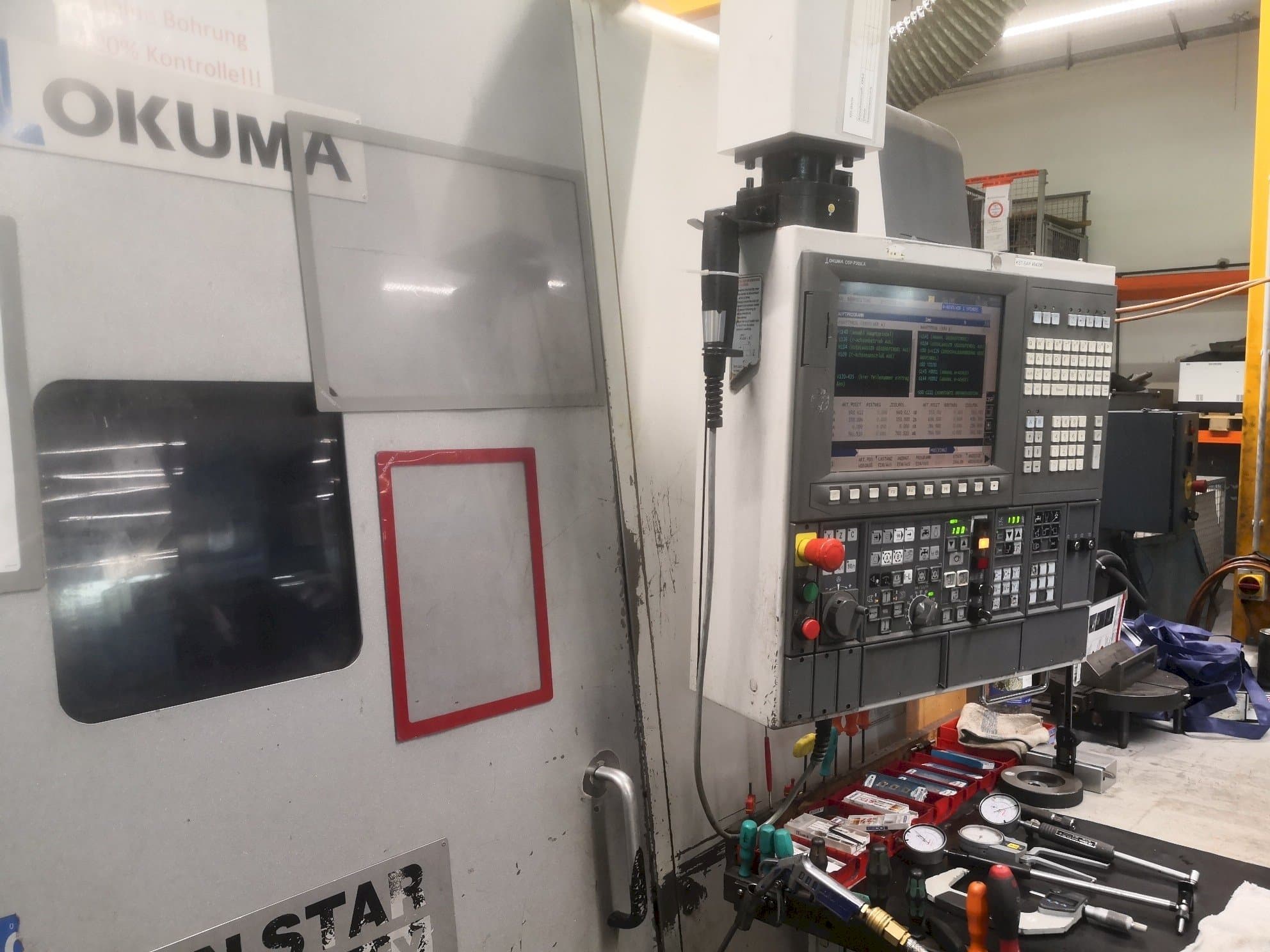 Okuma LT 300 MY-maskinen framifrån
